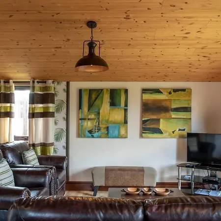 Harvest 18 Lodge, Yellowtop Country Park * Selby