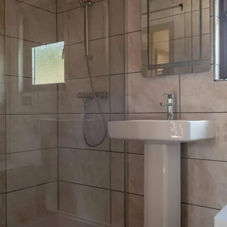 Harvest 18 Lodge, Yellowtop Country Park * Selby