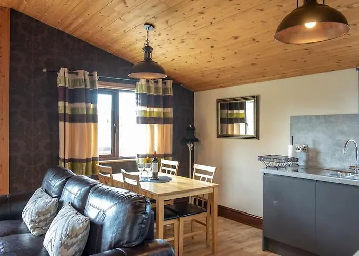 Harvest 18 - Yellowtop Country Park - Hot Tub - Yorkshire Willa